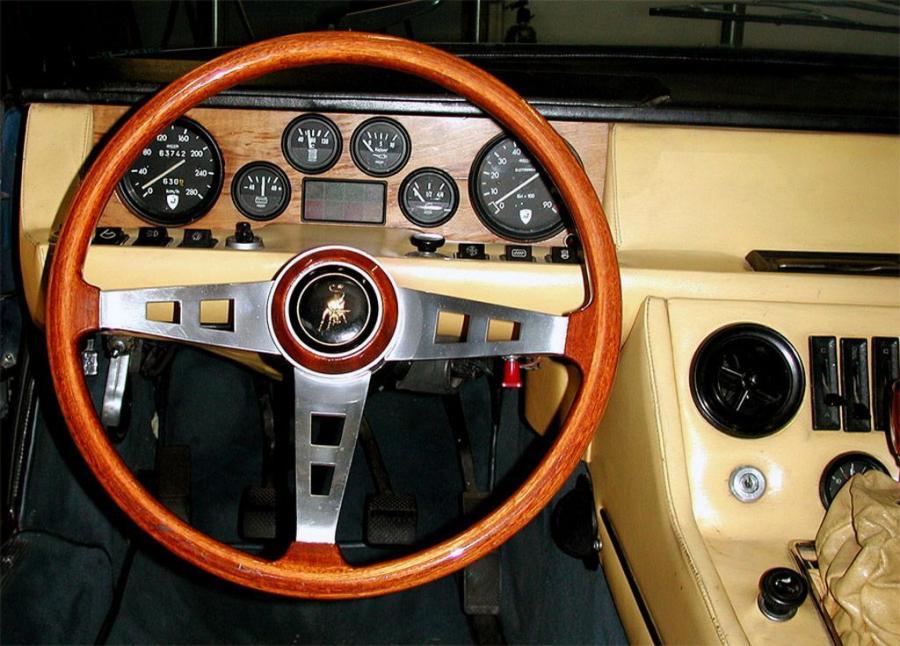 Панель приборов Lamborghini Jarama 400 GTS 1973 года  (фото 4 из 18)